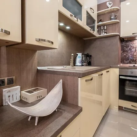 Jewelry - 1 Bedroom *