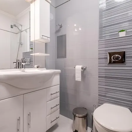 Apartment Jewelry - 1 Bedroom