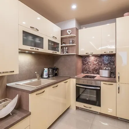 Jewelry - 1 Bedroom Apartment *